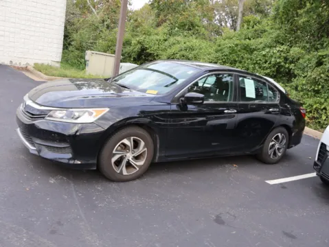 More photos of 2017 Honda Accord Sedan LX at Jay Wolfe Honda, MO