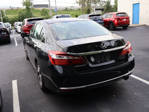 More photos of 2017 Honda Accord Sedan LX at Jay Wolfe Honda, MO