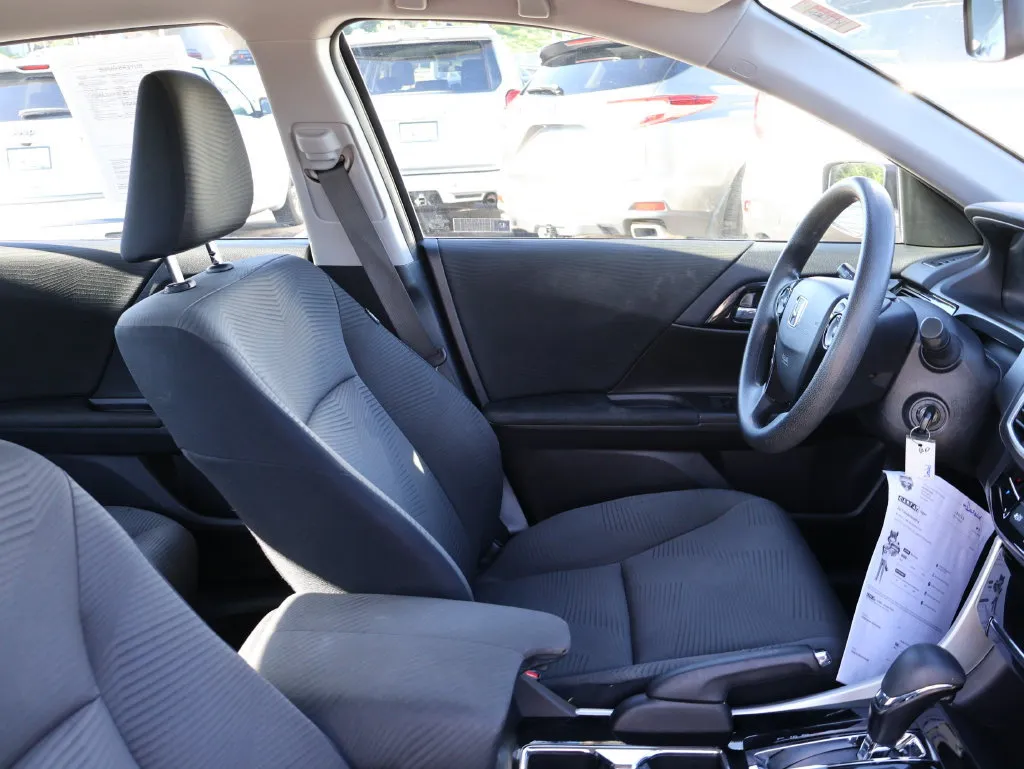 Honda Accord photo 8