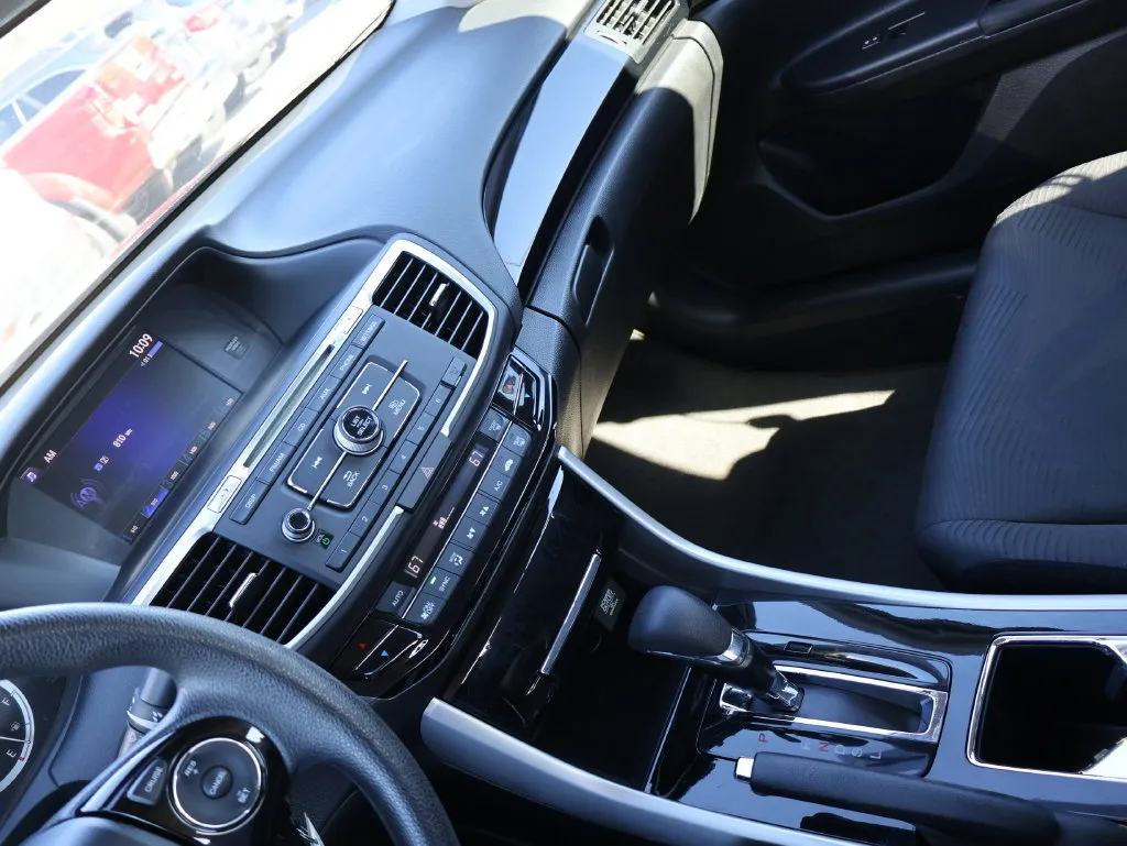 Honda Accord photo 18