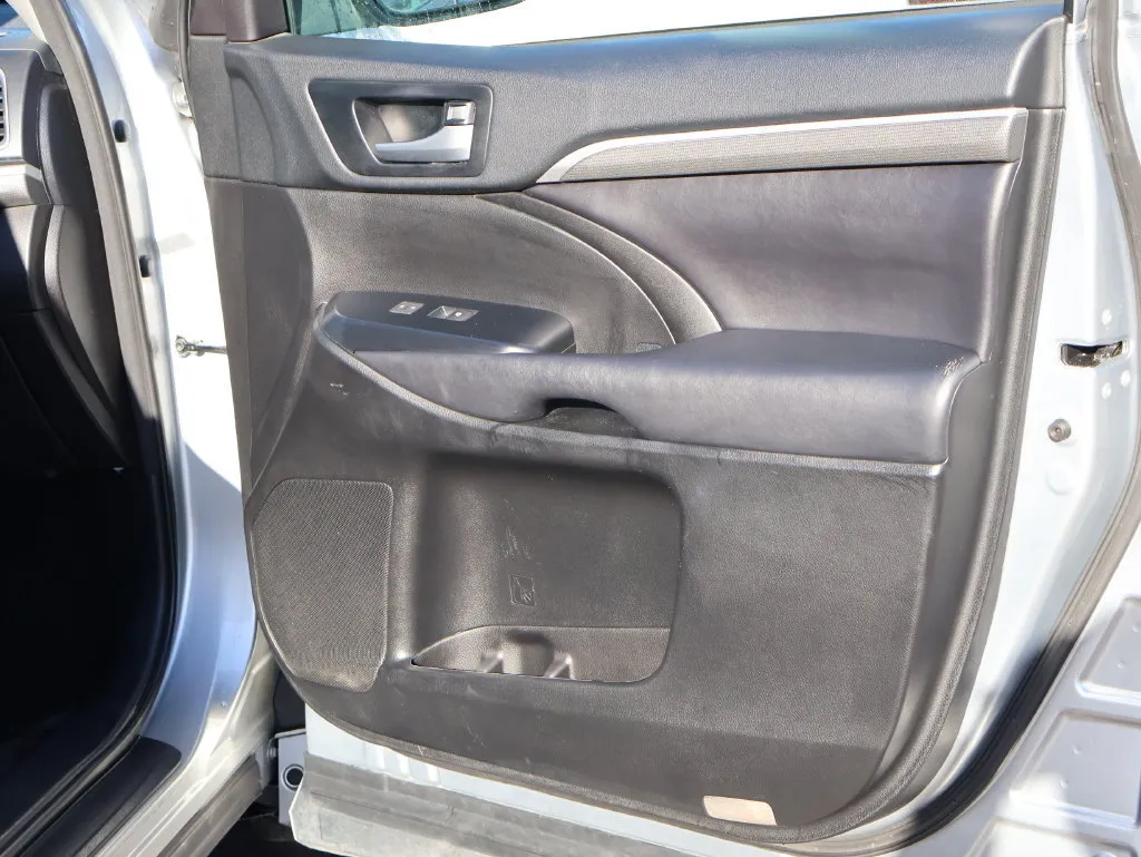 Toyota Highlander photo 11