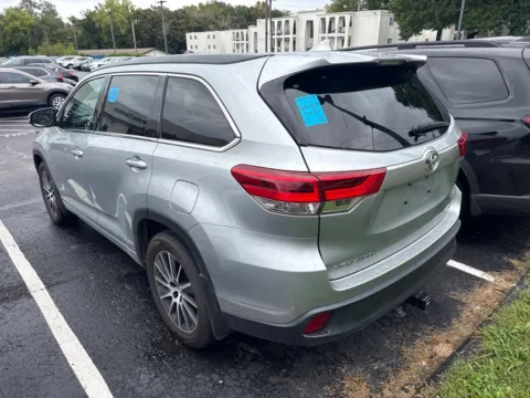 More photos of 2017 Toyota Highlander SE at Jay Wolfe Honda, MO