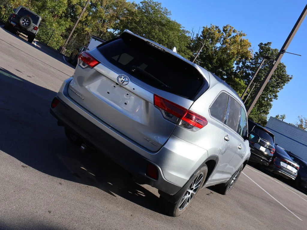 Toyota Highlander photo 7