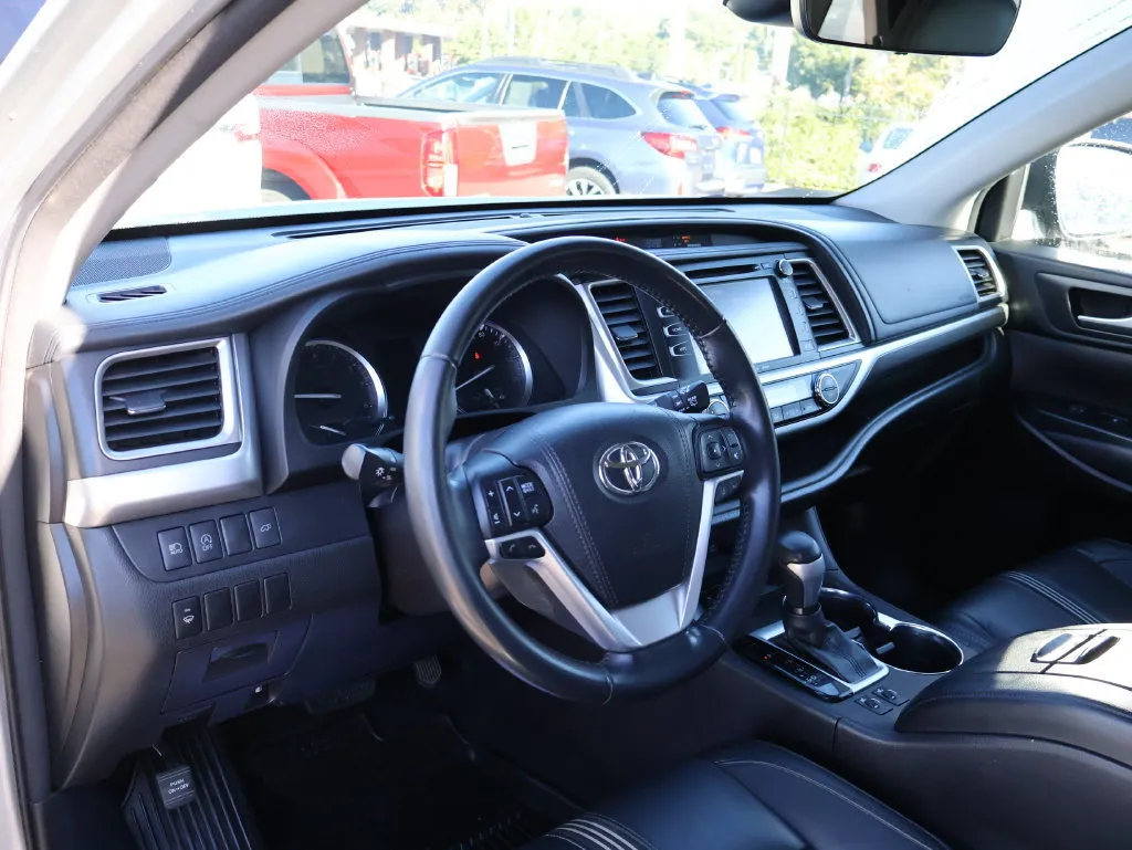 Toyota Highlander photo 17