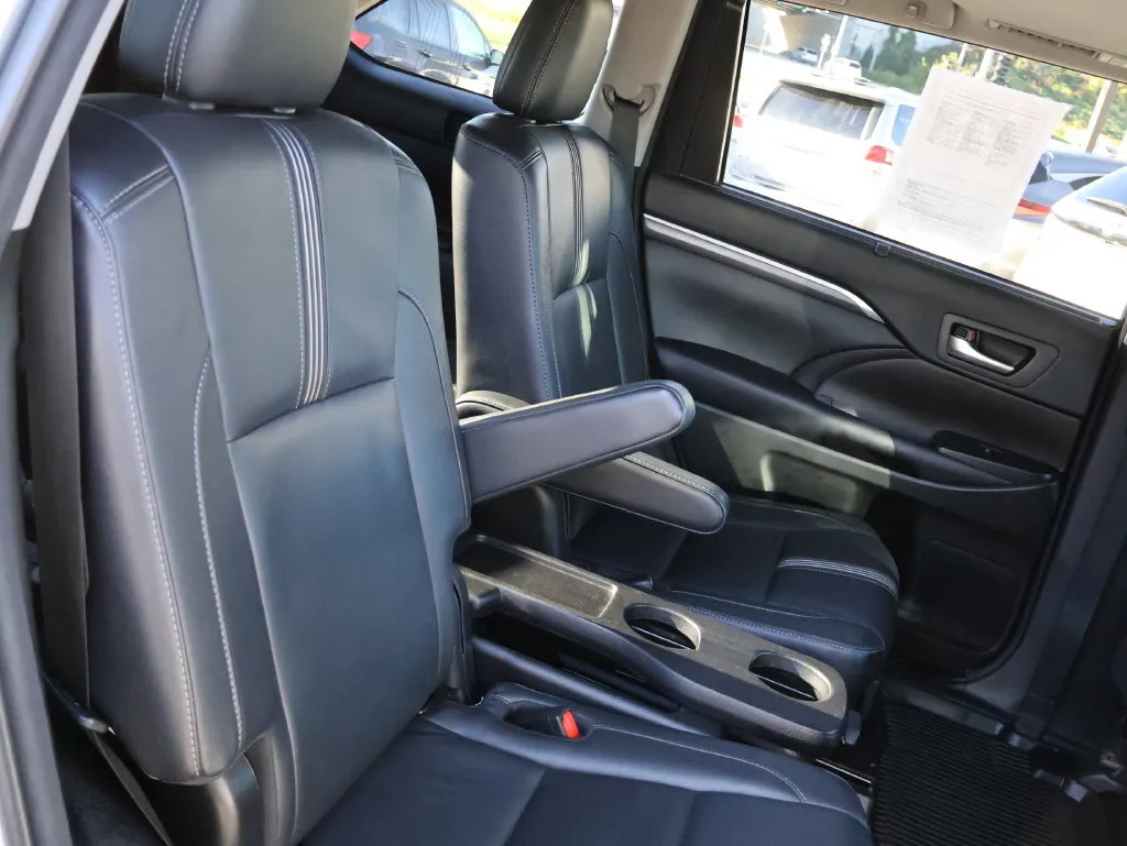 Toyota Highlander photo 12