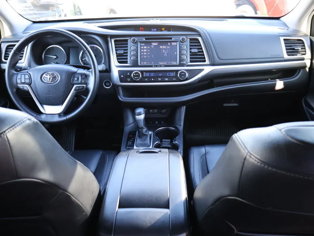 Toyota Highlander photo 13