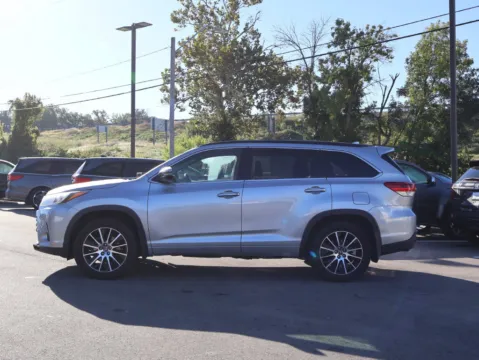 More photos of 2017 Toyota Highlander SE at Jay Wolfe Honda, MO