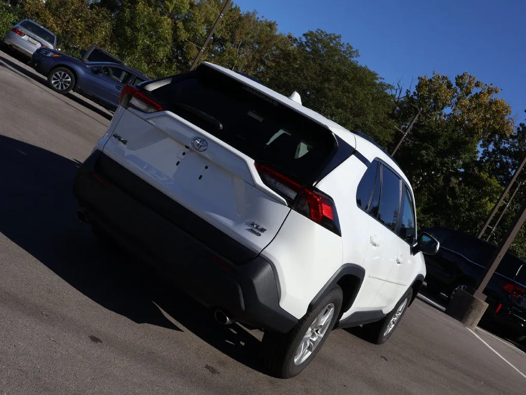 Toyota RAV4 photo 7