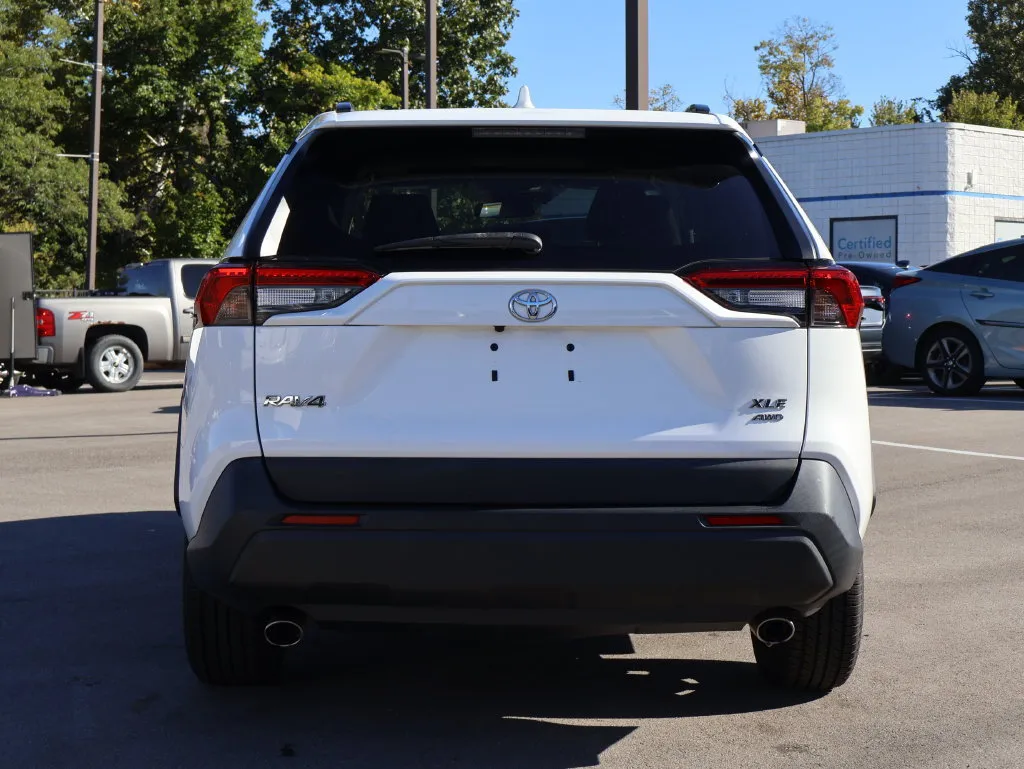 Toyota RAV4 photo 6