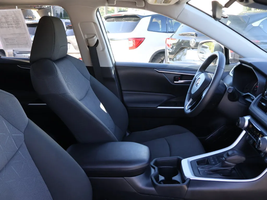 Toyota RAV4 photo 8