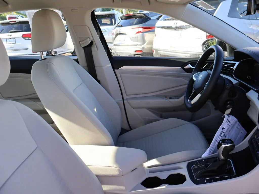 Volkswagen Jetta photo 8