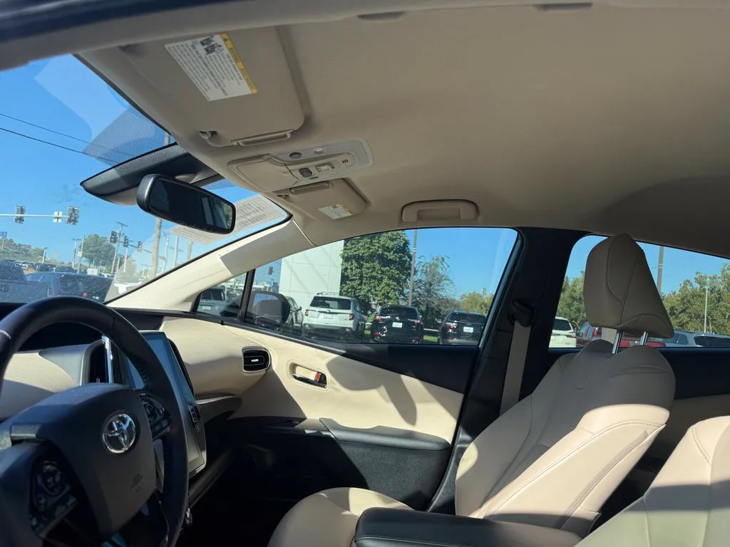 Toyota Prius photo 9