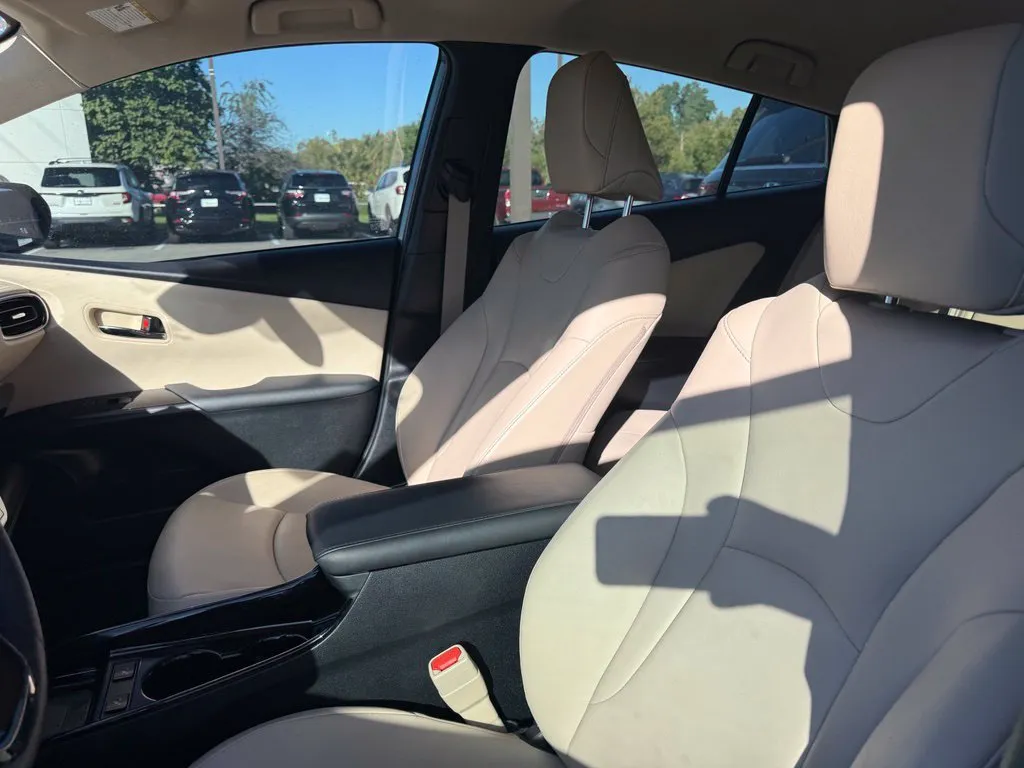Toyota Prius photo 8
