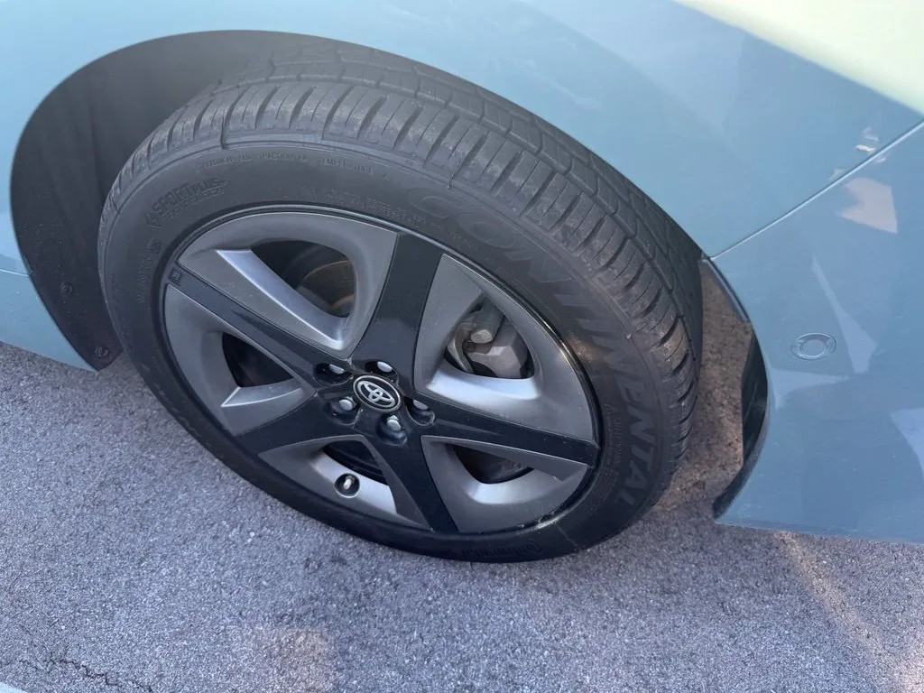 Toyota Prius photo 11