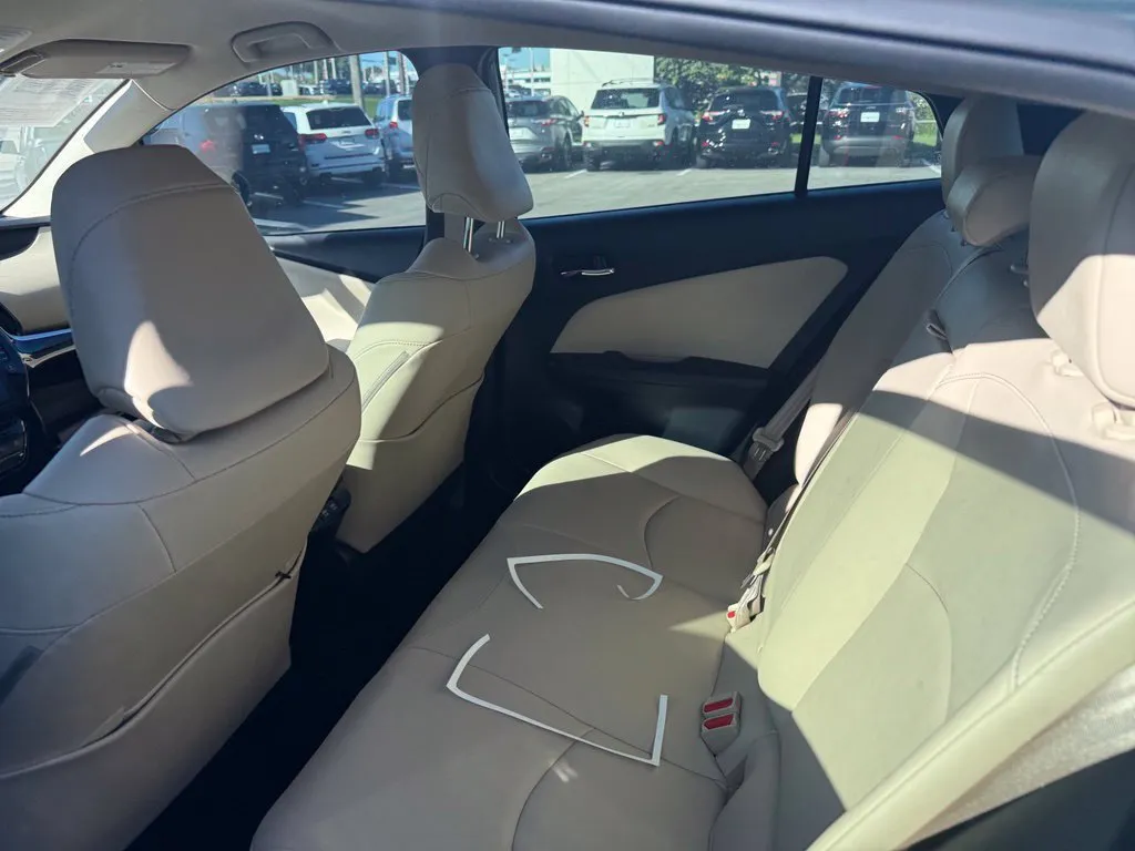 Toyota Prius photo 10