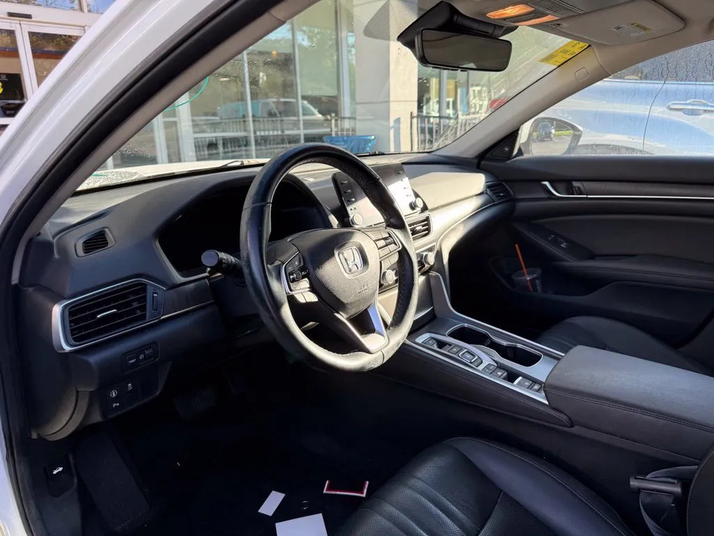 Honda Accord photo 9
