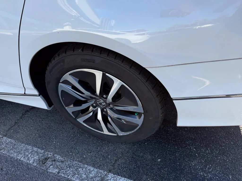 Honda Accord photo 8
