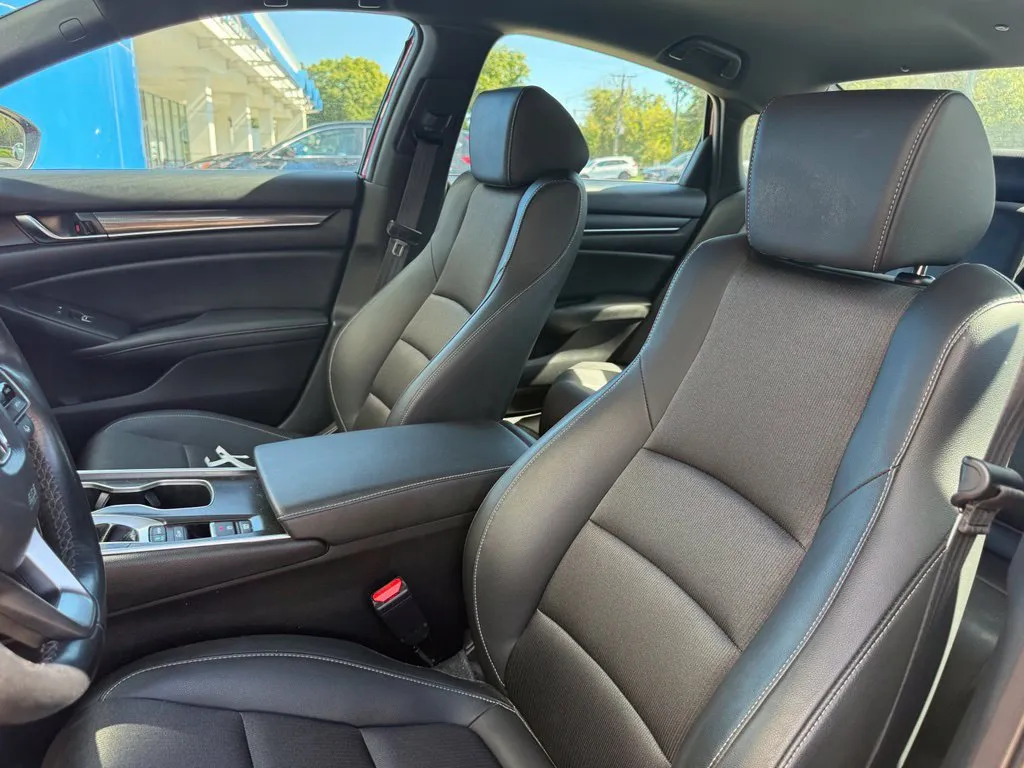 Honda Accord photo 8