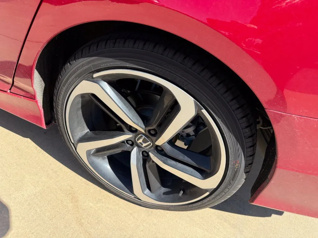 Honda Accord photo 10