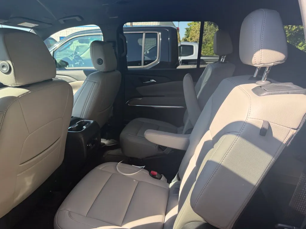 Chevrolet Traverse photo 9