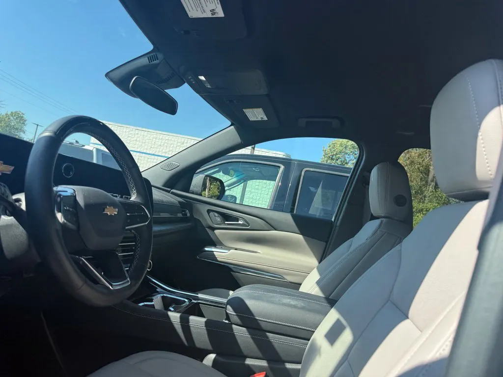 Chevrolet Traverse photo 8