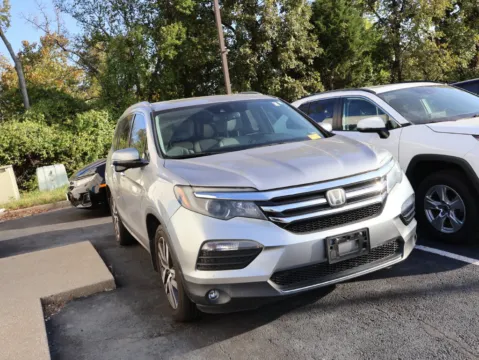 Silver 2018 Honda Pilot Touring for sale in Kansas City, MO