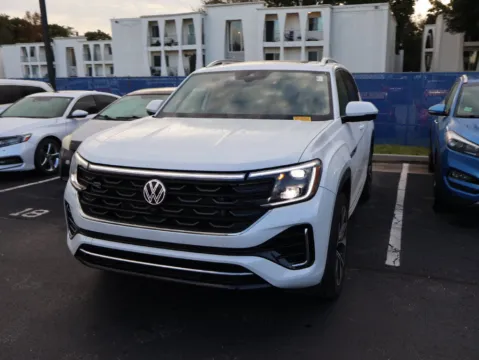 Another view of 2024 Volkswagen Atlas 2.0T SEL Premium R-Line for sale in Kansas City, MO at Jay Wolfe Honda