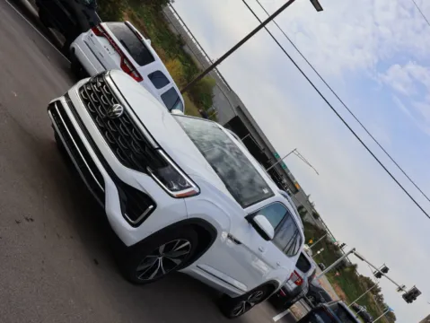 Another view of 2024 Volkswagen Atlas 2.0T SEL Premium R-Line for sale in Kansas City, MO at Jay Wolfe Honda