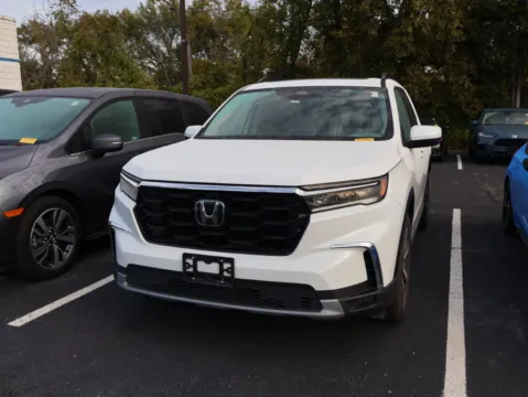 Another view of 2024 Honda Pilot Touring for sale in Kansas City, MO at Jay Wolfe Honda