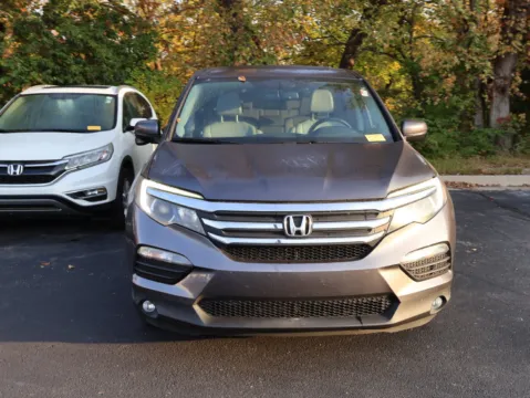 Photos of 2016 Honda Pilot EX-L for sale in Kansas City, MO at Jay Wolfe Honda