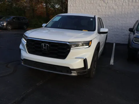 Another view of 2024 Honda Pilot EX-L 7 Passenger for sale in Kansas City, MO at Jay Wolfe Honda
