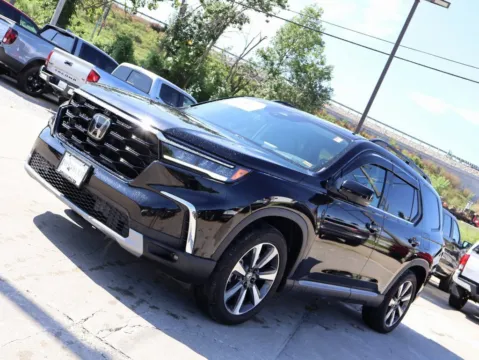 Another view of 2025 Honda Pilot Elite for sale in Kansas City, MO at Jay Wolfe Honda