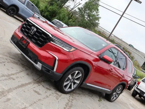 Another view of 2025 Honda Pilot Elite for sale in Kansas City, MO at Jay Wolfe Honda