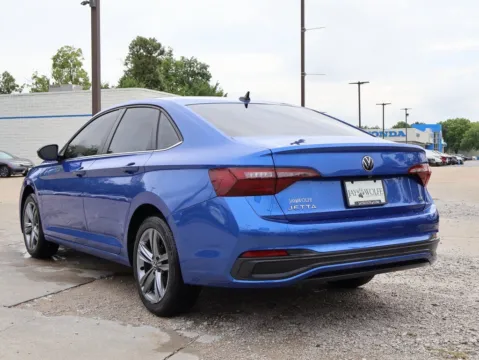 More photos of 2023 Volkswagen Jetta SE at Jay Wolfe Honda, MO