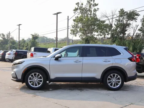More photos of 2023 Honda CR-V EX-L at Jay Wolfe Honda, MO