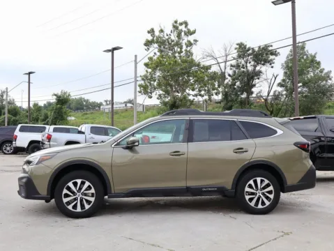 More photos of 2022 Subaru Outback Premium at Jay Wolfe Honda, MO