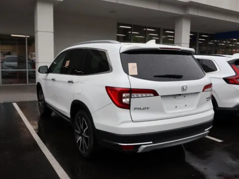 More photos of 2022 Honda Pilot Touring 7-Passenger at Jay Wolfe Honda, MO