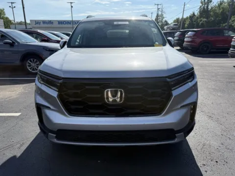 Photos of 2023 Honda Pilot Elite for sale in Kansas City, MO at Jay Wolfe Honda