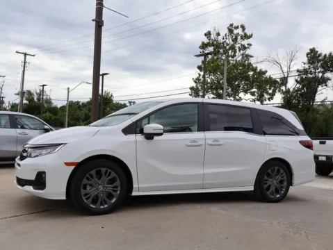 More photos of 2025 Honda Odyssey Touring at Jay Wolfe Honda, MO
