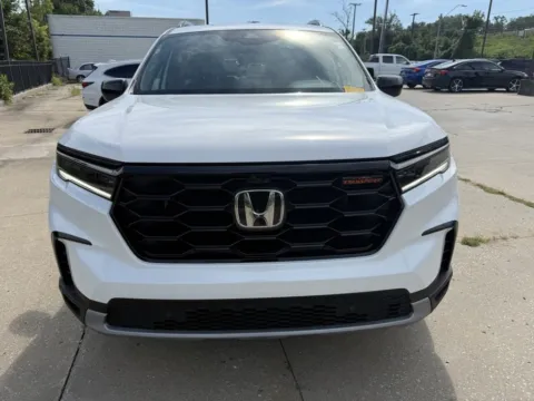Photos of 2025 Honda Pilot TrailSport for sale in Kansas City, MO at Jay Wolfe Honda