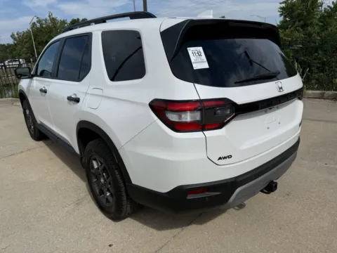 More photos of 2025 Honda Pilot TrailSport at Jay Wolfe Honda, MO