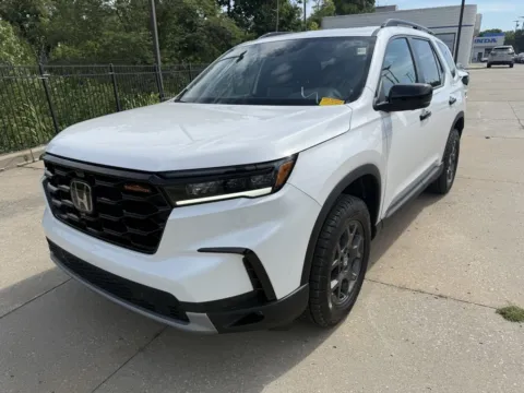 Another view of 2025 Honda Pilot TrailSport for sale in Kansas City, MO at Jay Wolfe Honda