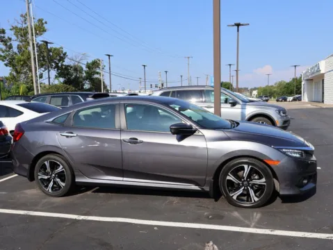 More photos of 2017 Honda Civic Sedan Touring at Jay Wolfe Honda, MO