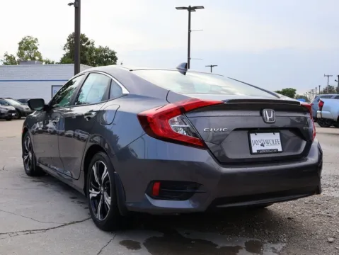 More photos of 2017 Honda Civic Sedan Touring at Jay Wolfe Honda, MO