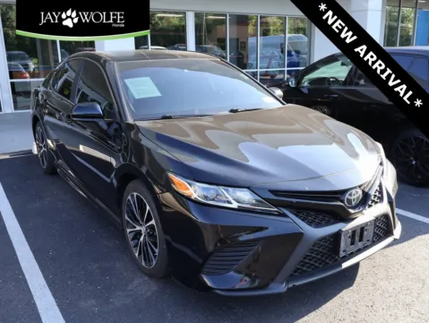 Black 2018 Toyota Camry SE for sale in Kansas City, MO