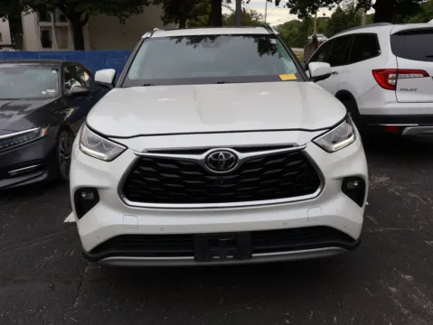 Photos of 2020 Toyota Highlander Platinum for sale in Kansas City, MO at Jay Wolfe Honda
