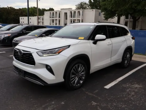More photos of 2020 Toyota Highlander Platinum at Jay Wolfe Honda, MO