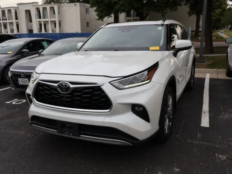Another view of 2020 Toyota Highlander Platinum for sale in Kansas City, MO at Jay Wolfe Honda