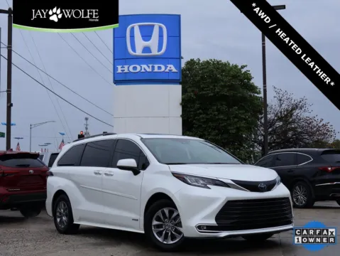 White 2021 Toyota Sienna XLE for sale in Kansas City, MO