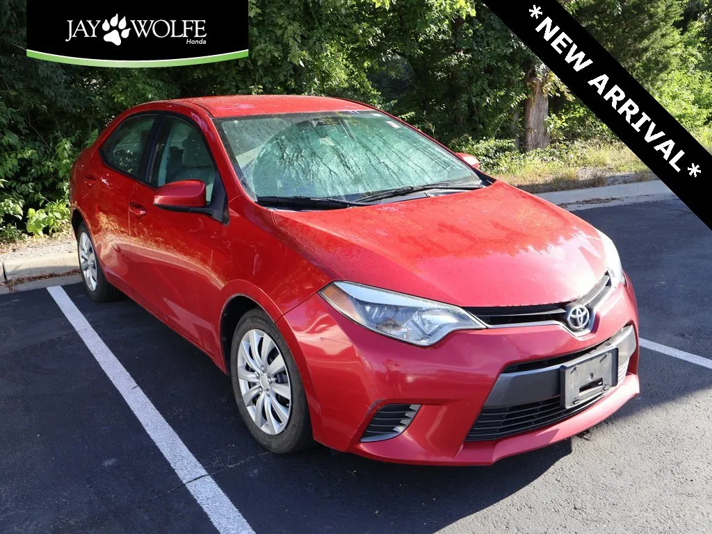 Red 2015 Toyota Corolla LE for sale in Kansas City, MO